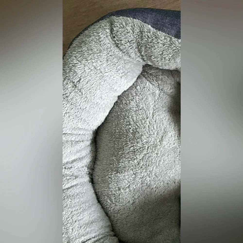 Plush & Comfy Bed For Your Fur Baby!!